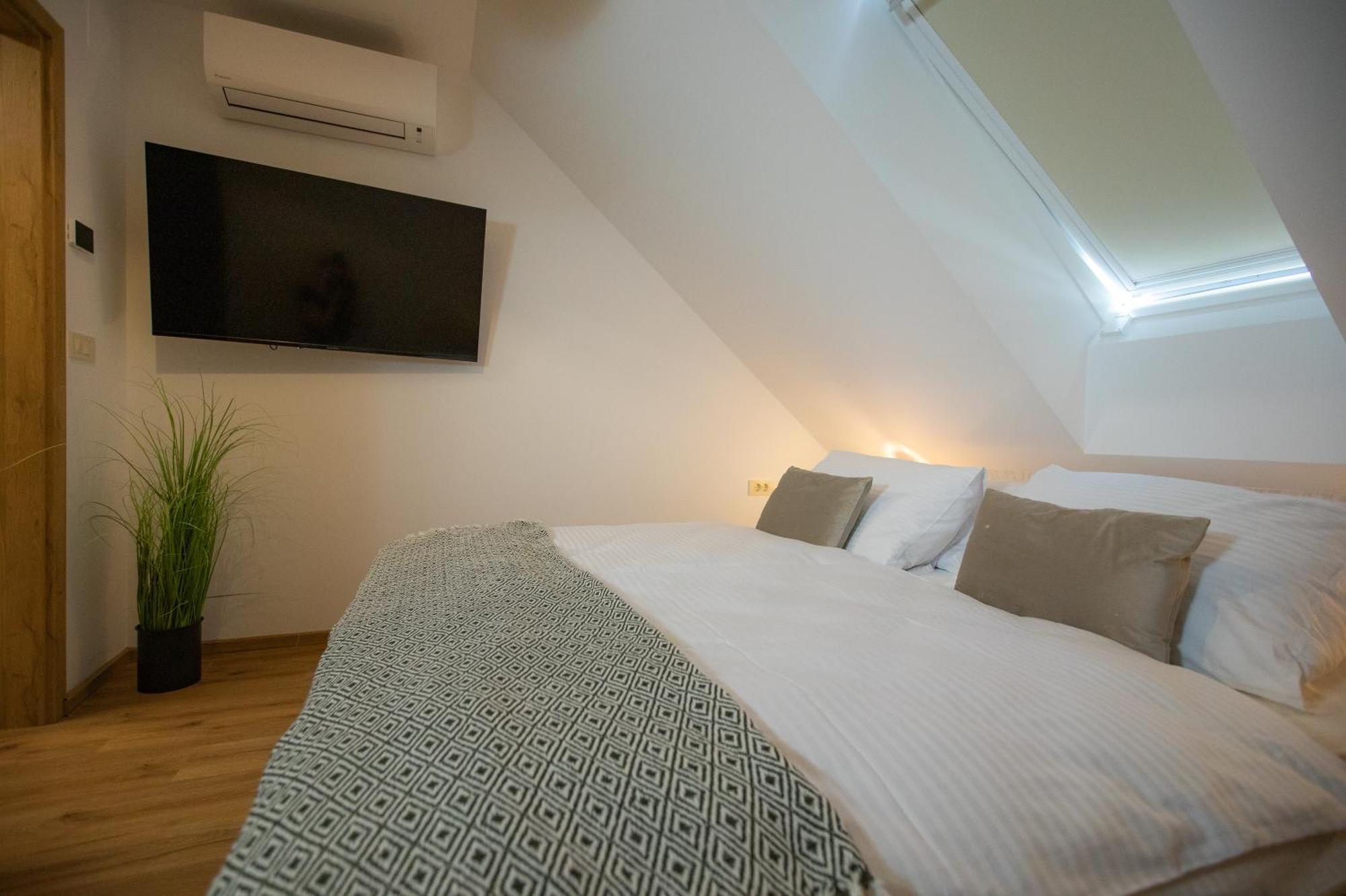 Hisa Trelc- Sobe Otel Komenda Dış mekan fotoğraf